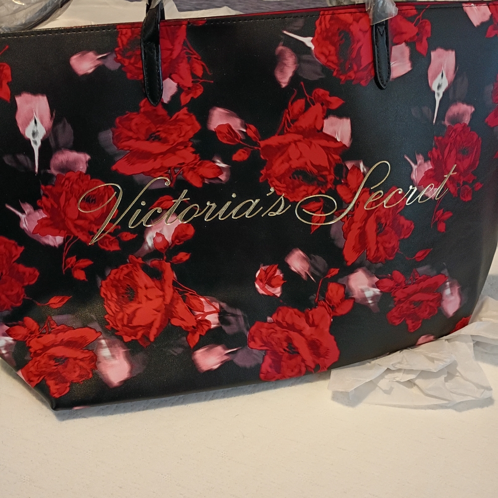 Victoria's Secret Floral Bag🌹
